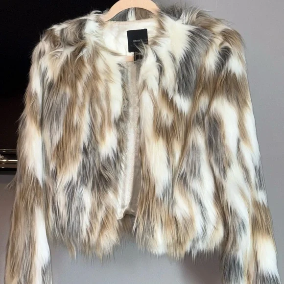 Elegant Cream and Tan Coat - Picture 8 of 11